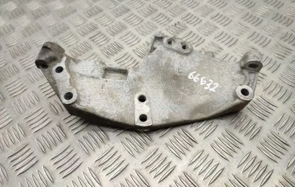 Opel Vivaro Engine mounting bracket 8201011432