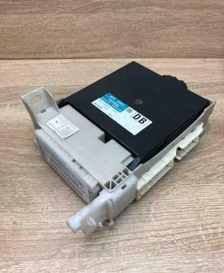 Toyota Yaris Comfort/convenience module 892210D470 827052K40