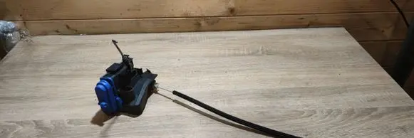 Audi A4 S4 B5 8D Rear door lock 8D0839015A