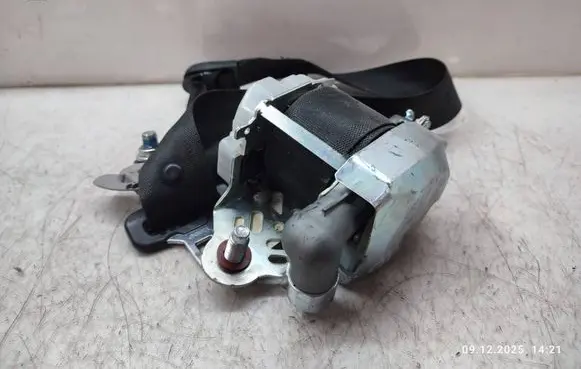 Hyundai i40 Front seatbelt 888203Z000RY V01V03R