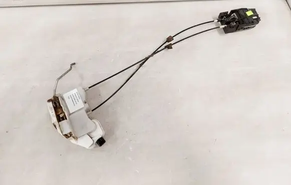 Mitsubishi Endeavor Front door lock
