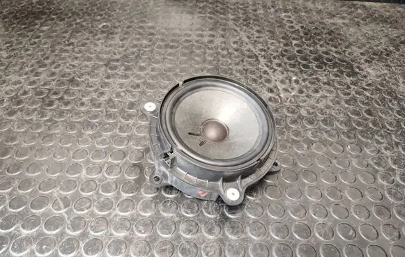 Renault Captur Front door speaker