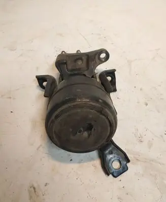 Toyota RAV 4 (XA20) Engine mount bracket