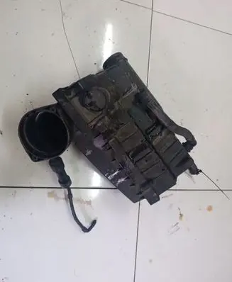 Volkswagen PASSAT B6 Air filter box 