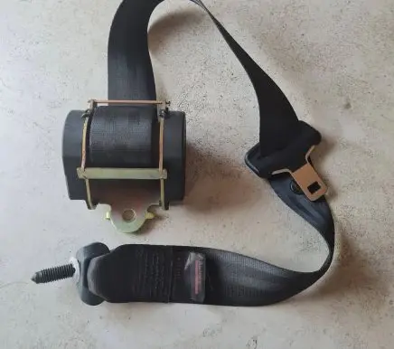 Middle seatbelt (rear)