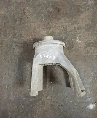 Volkswagen Transporter - Caravelle T5 Engine mount bracket 7E0199849