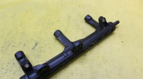 Audi A8 S8 D4 4H Fuel main line pipe 06E133682C