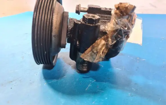 Alfa Romeo GTV Power steering pump 26103252FK