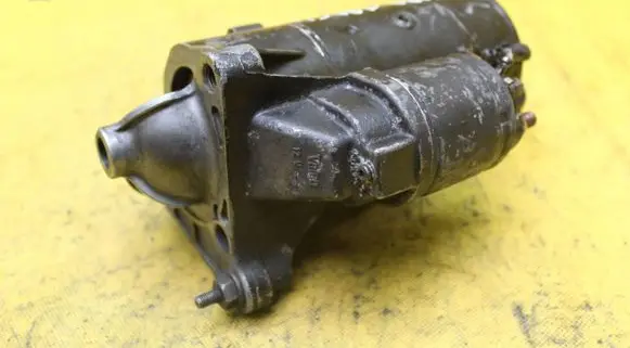 Opel Vivaro Starter motor