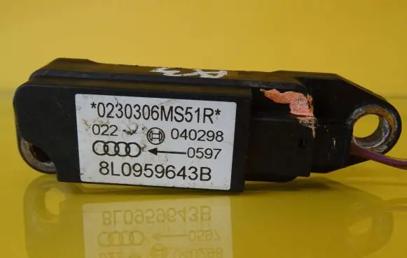 Audi A3 S3 8L Airbag deployment crash/impact sensor 8L0959643B