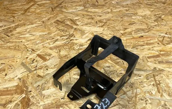 Volvo XC40 Battery bracket 32132005