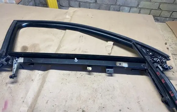 Audi A4 S4 B7 8E 8H Front door window/glass frame 8E0837630