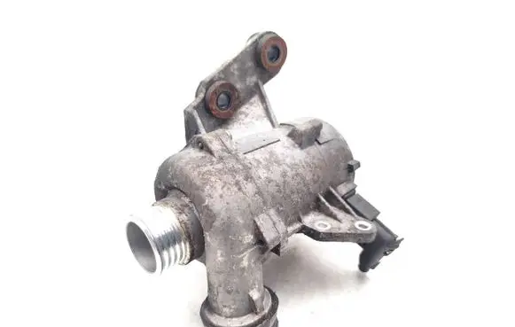BMW 1 E81 E87 Water pump 7586928