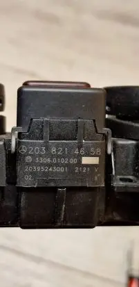 Mercedes-Benz C W203 Hazard light switch 2038214658 20395243001 3306010200
