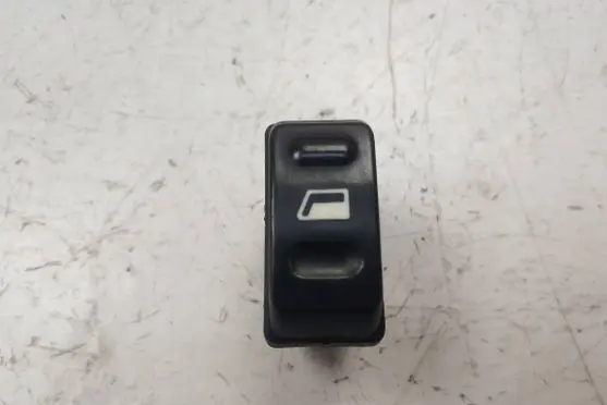 Citroen Xsara Picasso Quarter vent window switch DAV22681