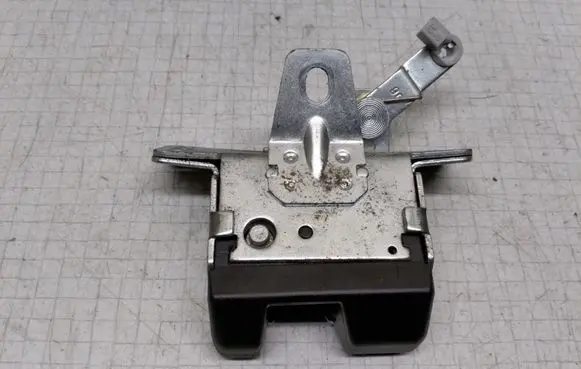 Opel Astra G Tailgate/trunk/boot lock/catch/latch 09130569