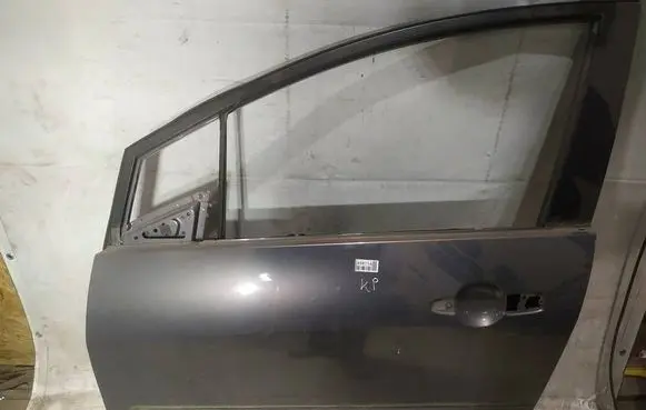 Mazda 5 Front door pilkos