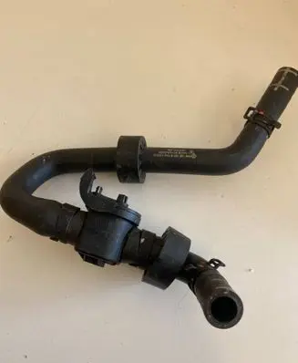 Volkswagen Touareg II Engine coolant pipe/hose 7P6122157E