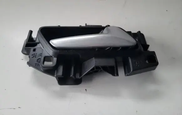 Opel Crossland X Front door interior handle 25527W01
