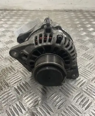 KIA Sorento Generator/alternator 373004A112