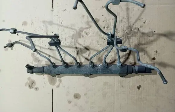 Volvo V70 Fuel main line pipe 8658252 0445215015