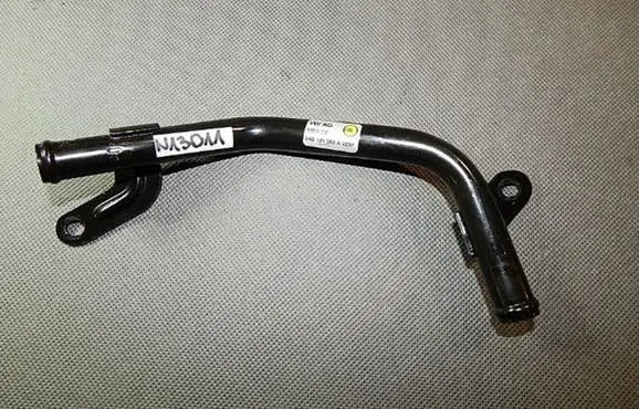 Volkswagen Polo V 6R Engine coolant pipe/hose 04B121065A