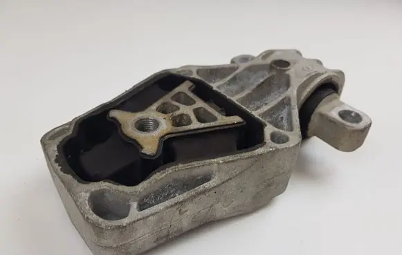 Mercedes-Benz CLA C117 X117 W117 Engine mount bracket A2462401209