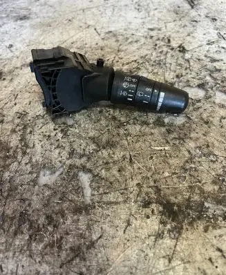 Nissan Primera Wiper control stalk AV615 25260