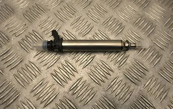 Mercedes-Benz C W205 Fuel injector A256070560080
