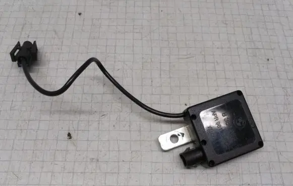 BMW 5 E39 Aerial antenna filter 8380945 APR981