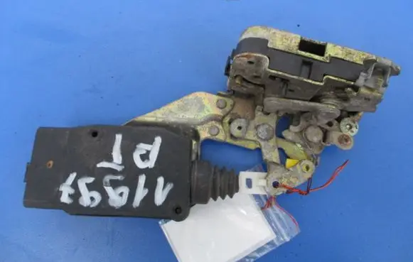 Mitsubishi Carisma Rear door lock