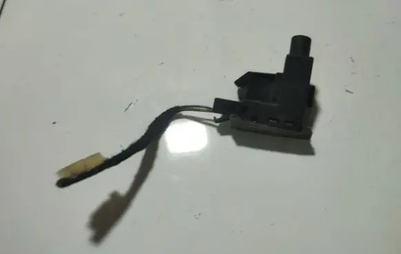Volkswagen Polo IV 9N3 Brake pedal sensor switch 1J0947561