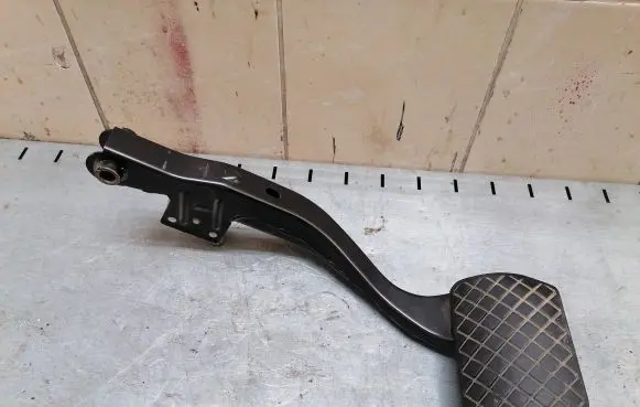 Audi A4 S4 B7 8E 8H Brake pedal 8E1723140
