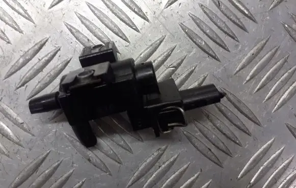 Toyota Avensis T250 Valve vacuum 25860-0R010