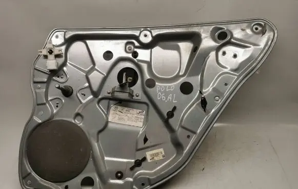 Rear door manual window regulator
