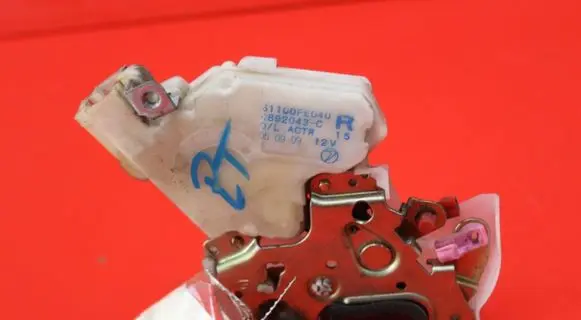 Subaru Impreza II Rear door lock 61100FE040