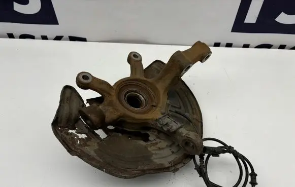 Mercedes-Benz GLA W156 Front wheel hub A2464210820