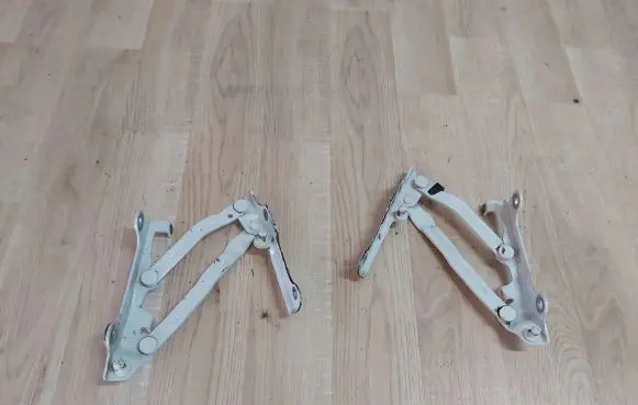 Toyota Avensis T270 Tailgate/trunk/boot hinge