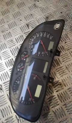 Volkswagen PASSAT B5 Speedometer (instrument cluster) 3b1919880g