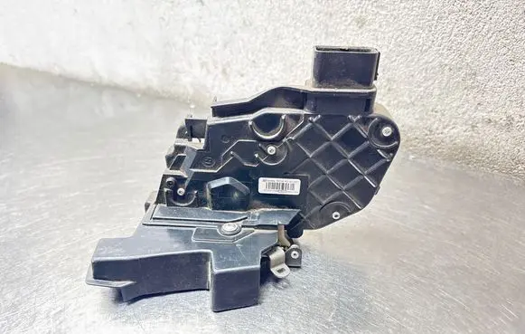 Ford Focus Front door lock 3M5AR21812MT A048069 2020AC75RB