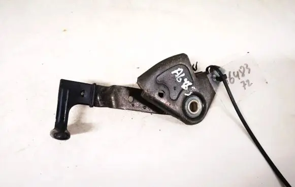 Engine bonnet (hood) release handle