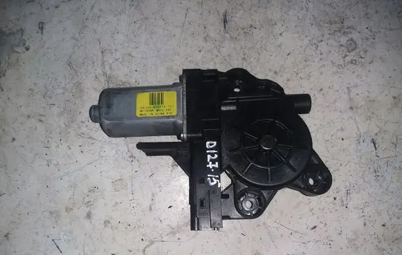 Volvo V70 Front door window regulator motor 970714101