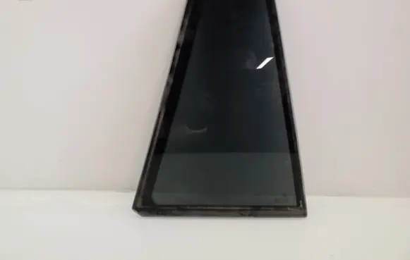 BMW 5 E39 Rear vent window glass 43R00049