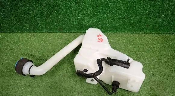 Maserati GranTurismo II Windshield washer fluid reservoir/tank 