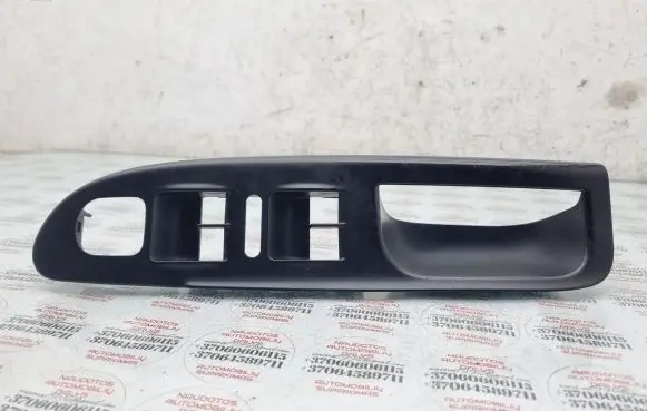 Volkswagen PASSAT B6 Front door window switch trim 3C1867171B