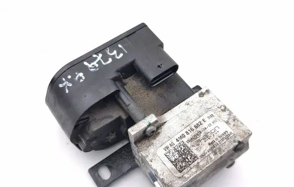 Porsche Taycan 9J1 Air conditioning (A/C) expansion valve 4M0816682E