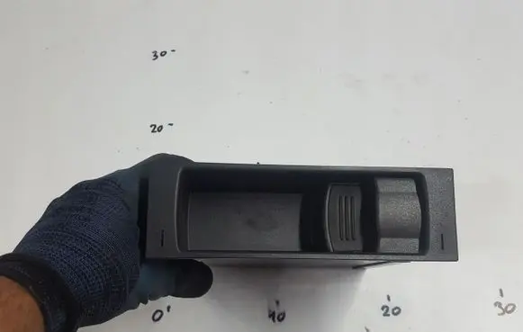 Seat Exeo (3R) USB socket connector 8E0857925F