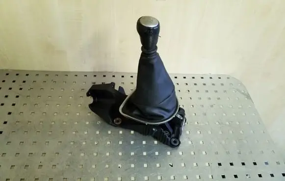 Nissan X-Trail T31 Gear shifter/selector 112102067