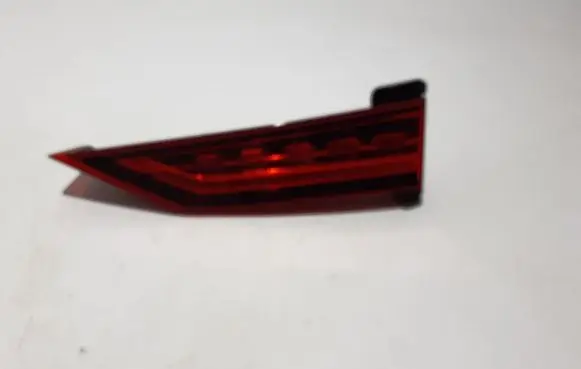 Tailgate rear/tail lights