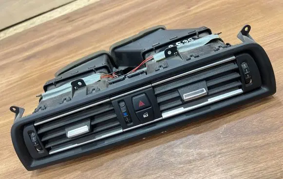 BMW 5 F10 F11 Dash center air vent grill 16828110